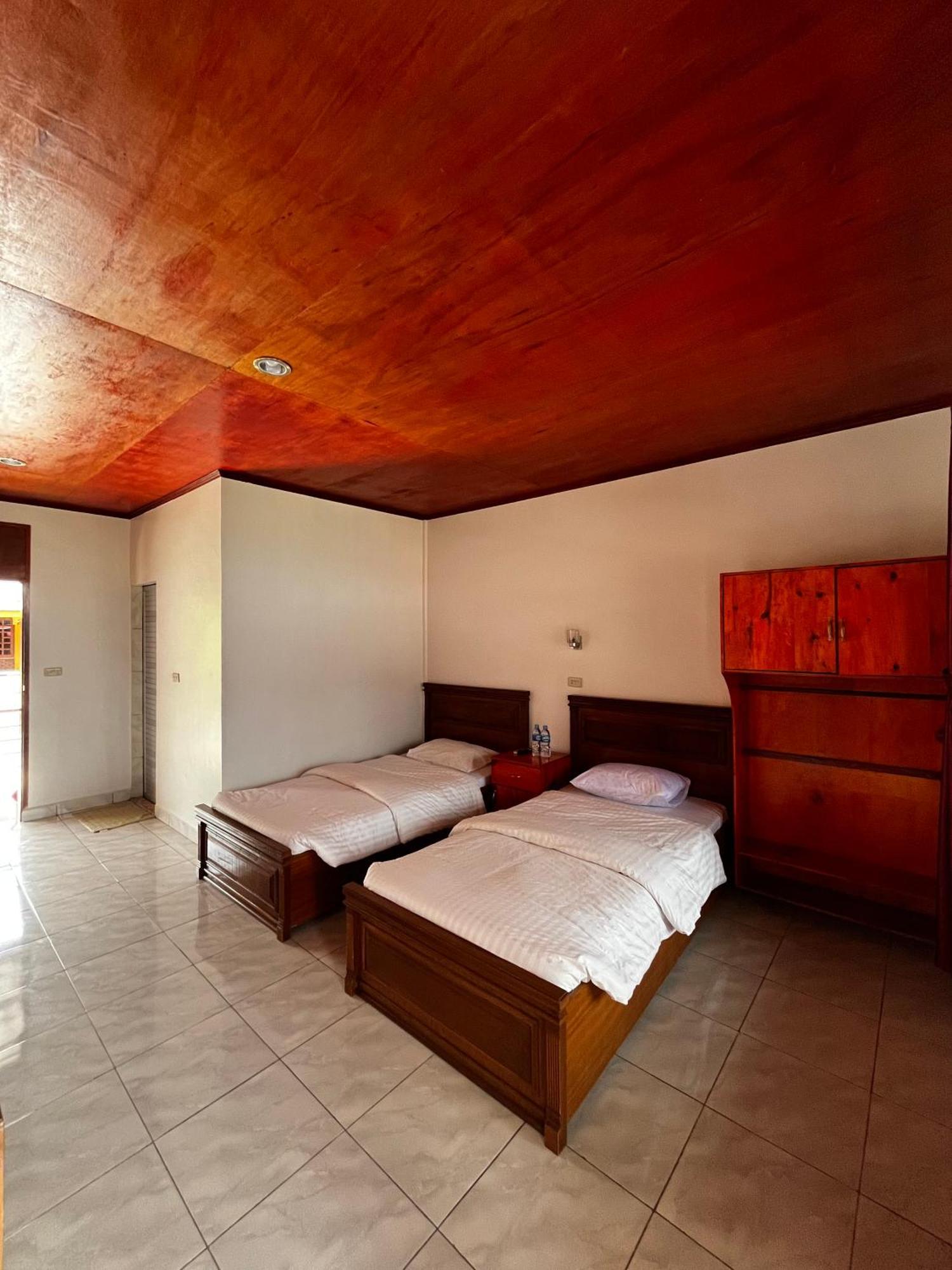 Gokhon Guest House Tuk Tuk Exterior photo